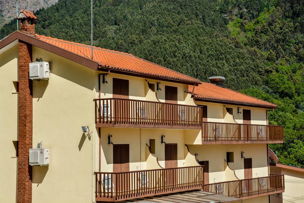 Adelaide Hotel Geres Bagian luar foto