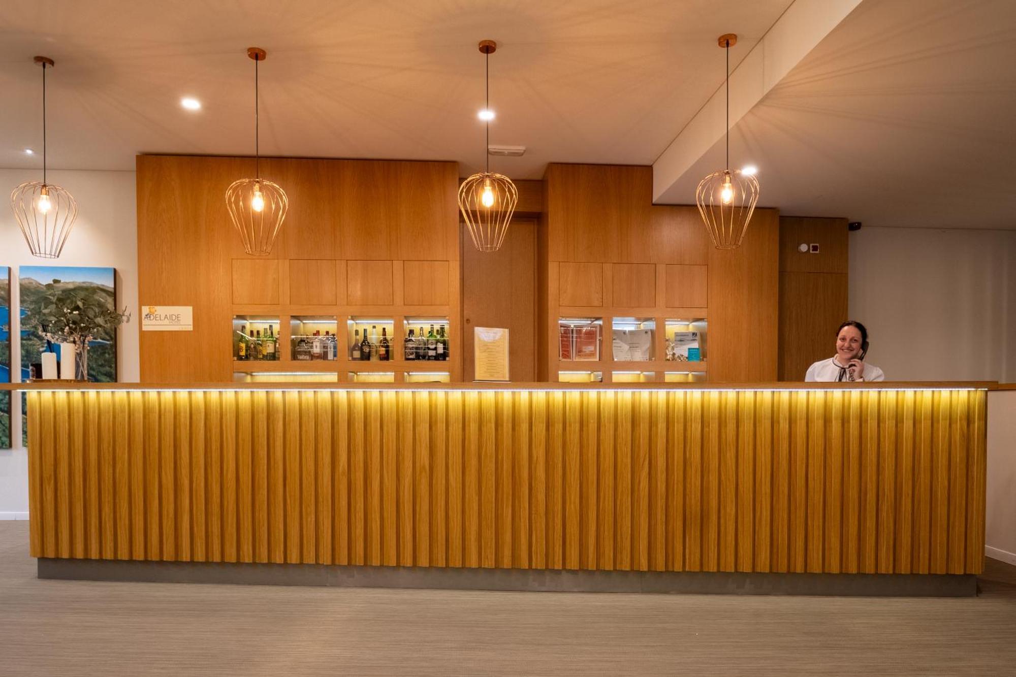 Adelaide Hotel Geres Bagian luar foto