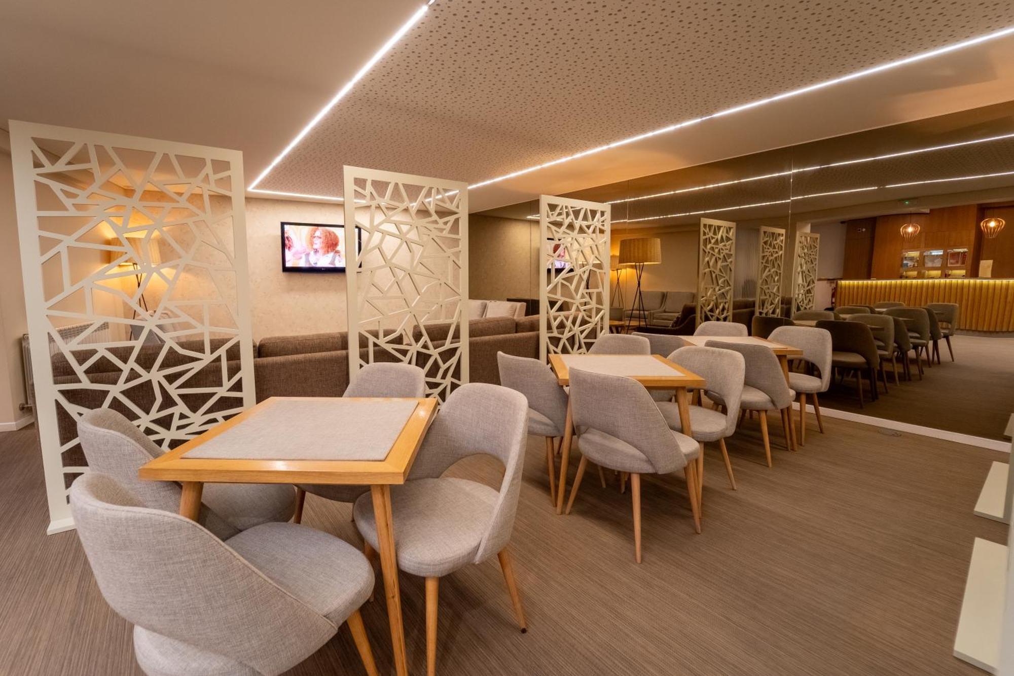 Adelaide Hotel Geres Bagian luar foto