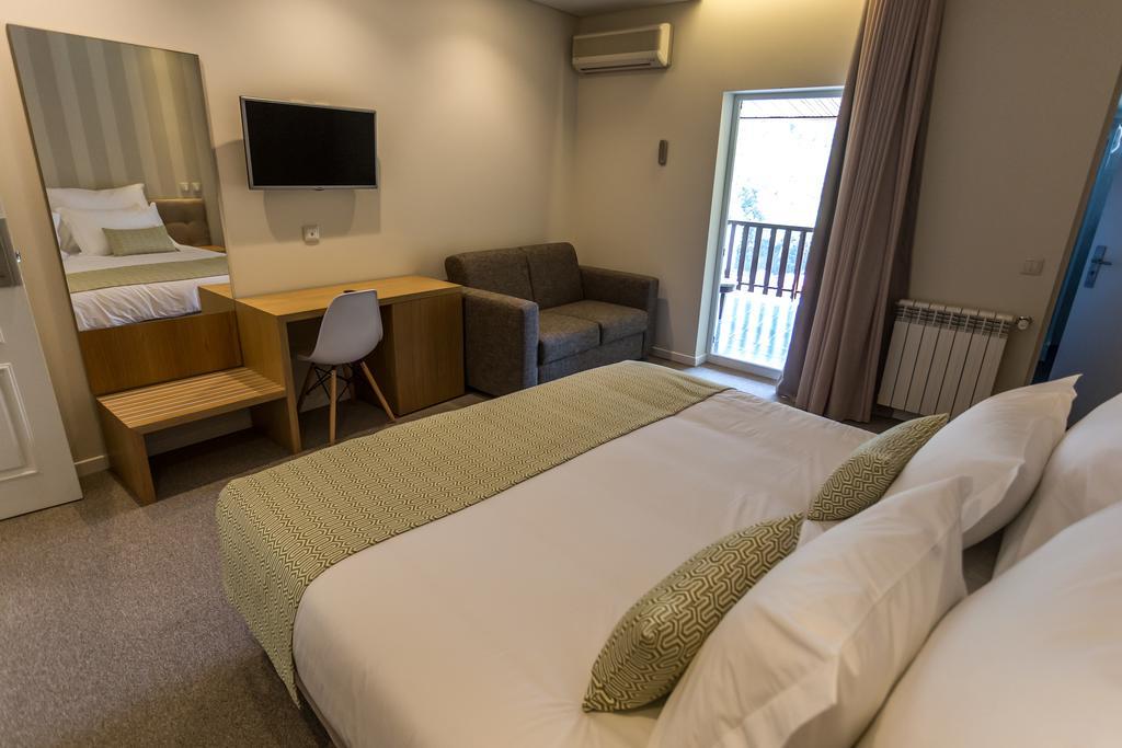 Adelaide Hotel Geres Bagian luar foto