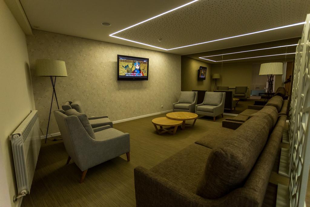 Adelaide Hotel Geres Bagian luar foto