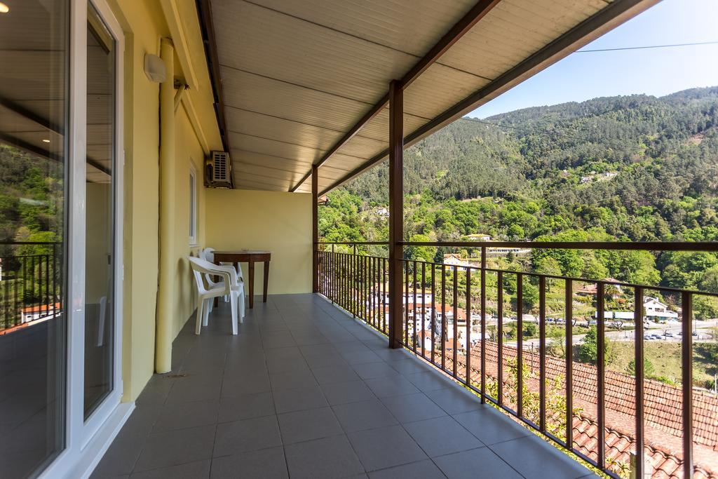 Adelaide Hotel Geres Bagian luar foto