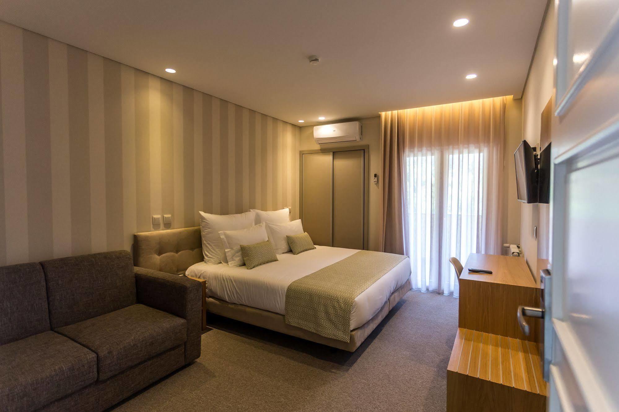 Adelaide Hotel Geres Bagian luar foto