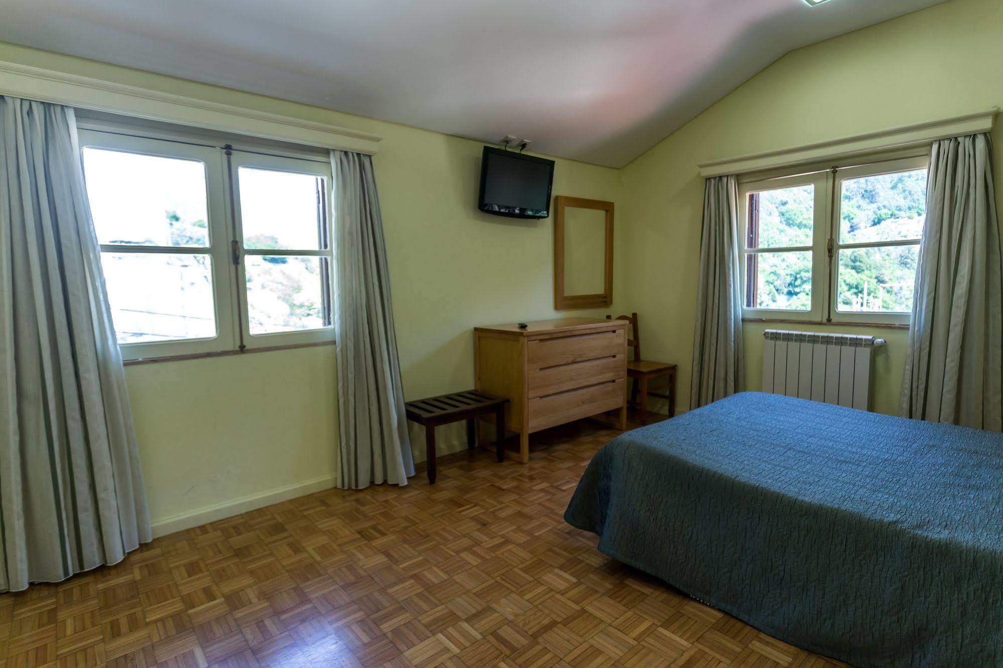 Adelaide Hotel Geres Bagian luar foto