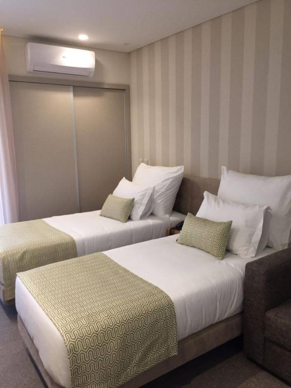 Adelaide Hotel Geres Bagian luar foto