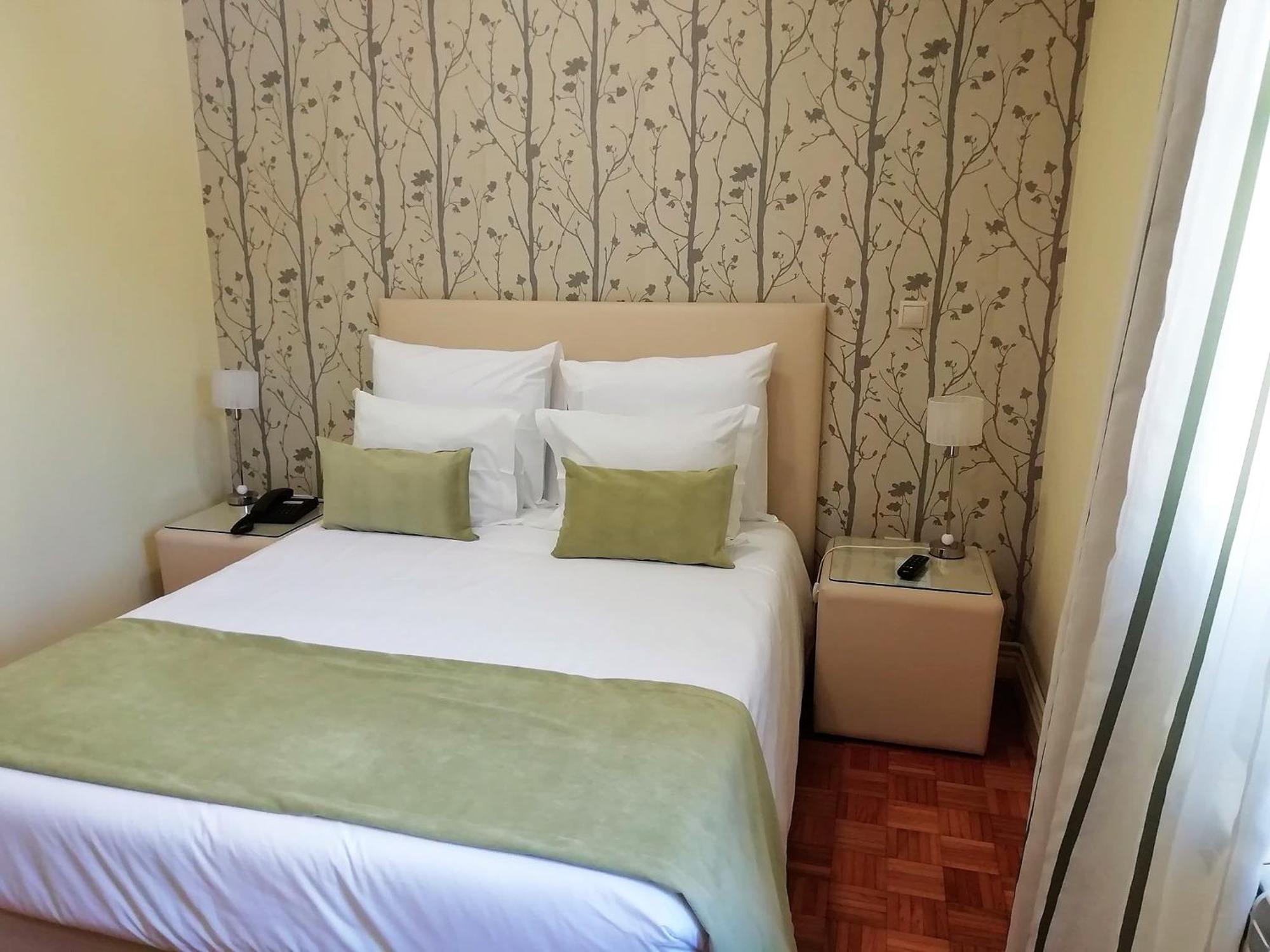 Adelaide Hotel Geres Bagian luar foto