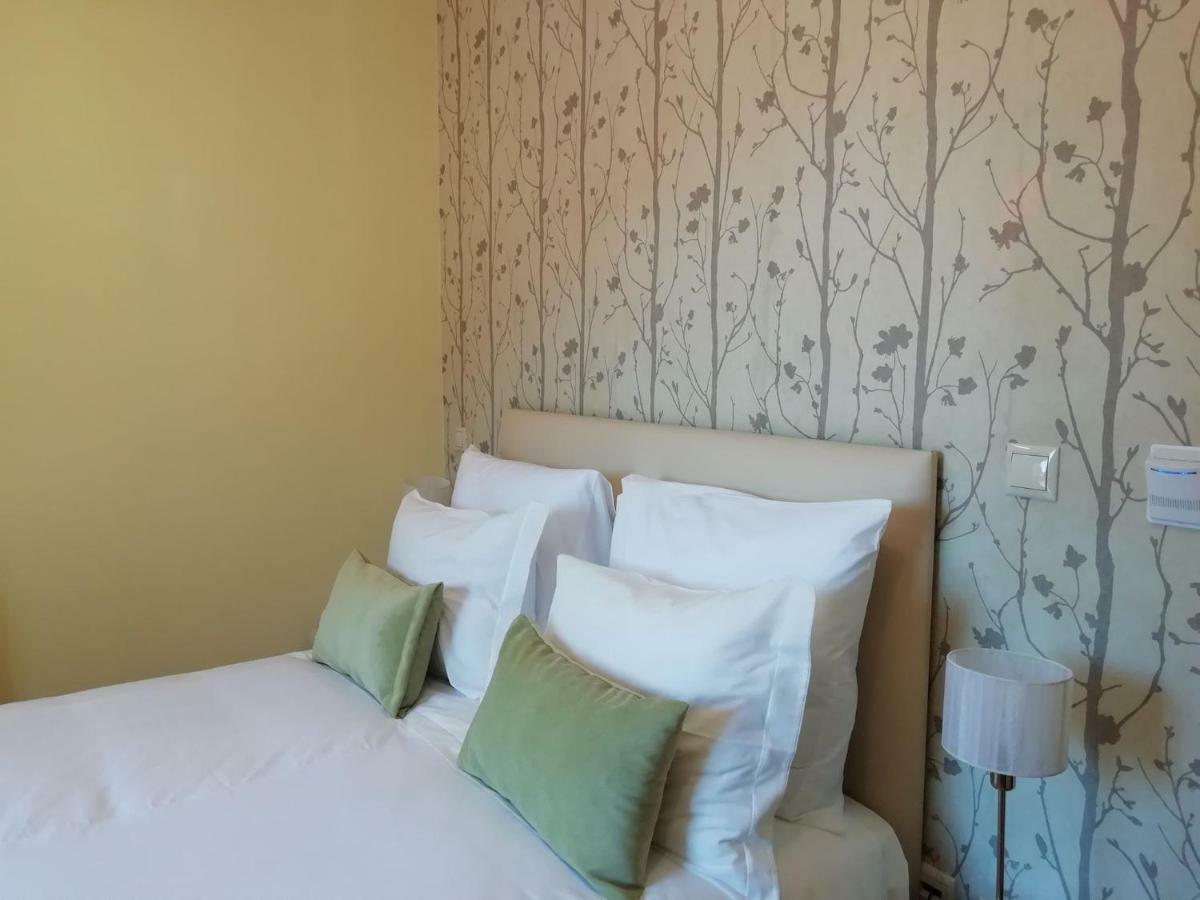 Adelaide Hotel Geres Bagian luar foto