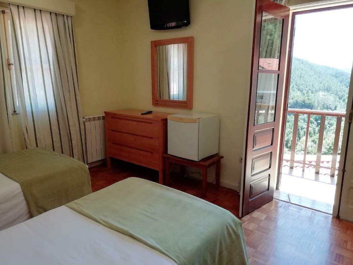 Adelaide Hotel Geres Bagian luar foto