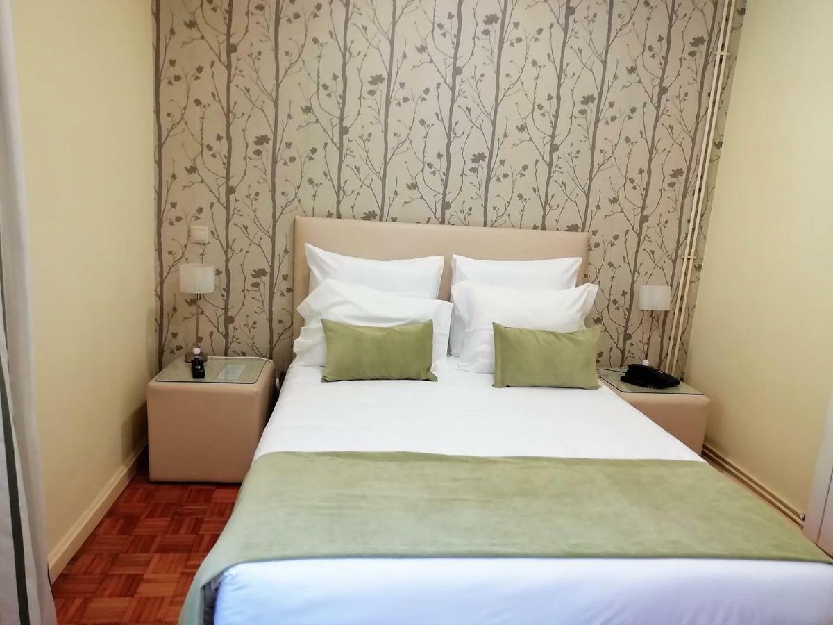 Adelaide Hotel Geres Bagian luar foto