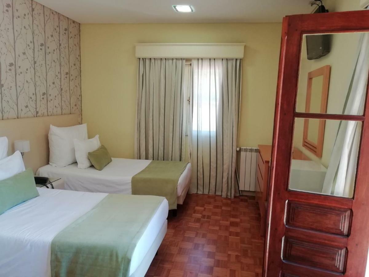 Adelaide Hotel Geres Bagian luar foto