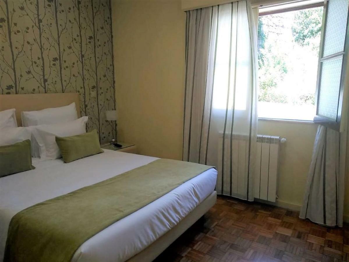 Adelaide Hotel Geres Bagian luar foto