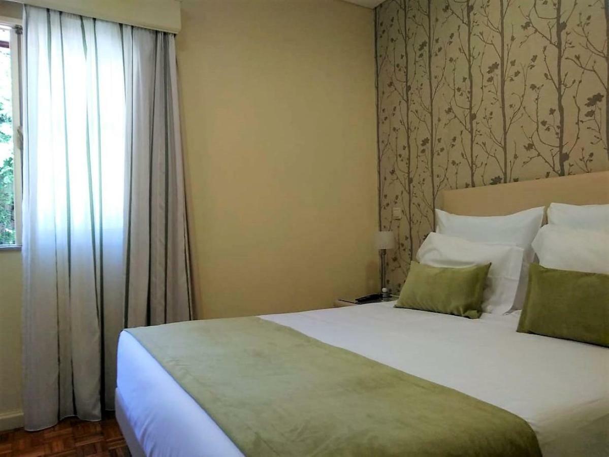 Adelaide Hotel Geres Bagian luar foto