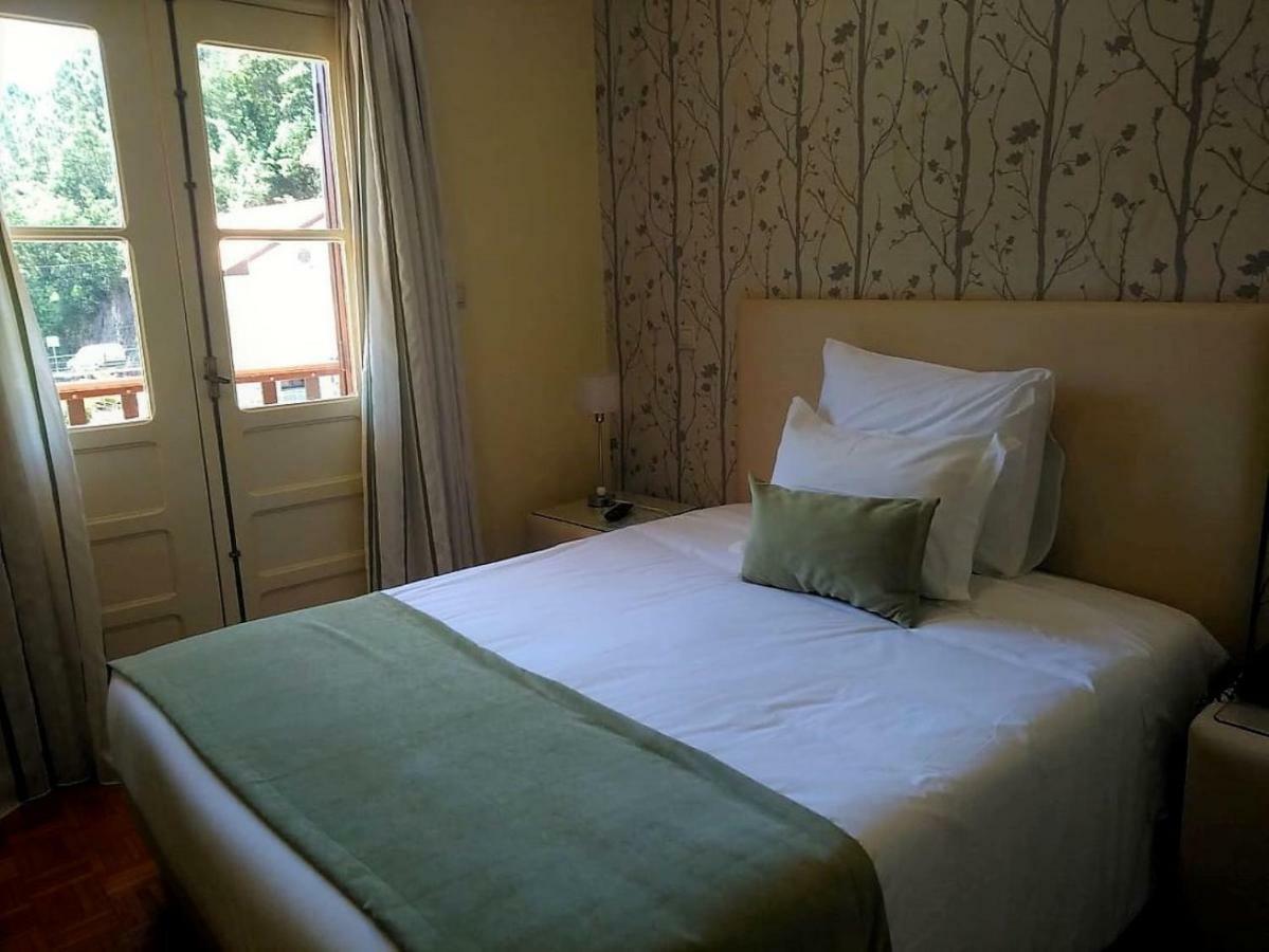 Adelaide Hotel Geres Bagian luar foto