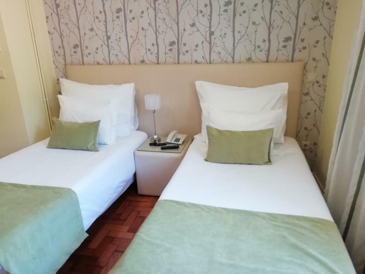 Adelaide Hotel Geres Bagian luar foto
