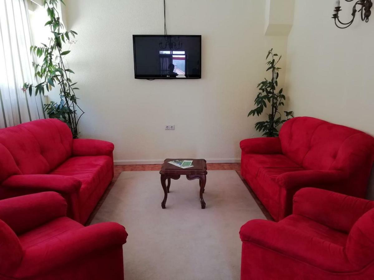 Adelaide Hotel Geres Bagian luar foto