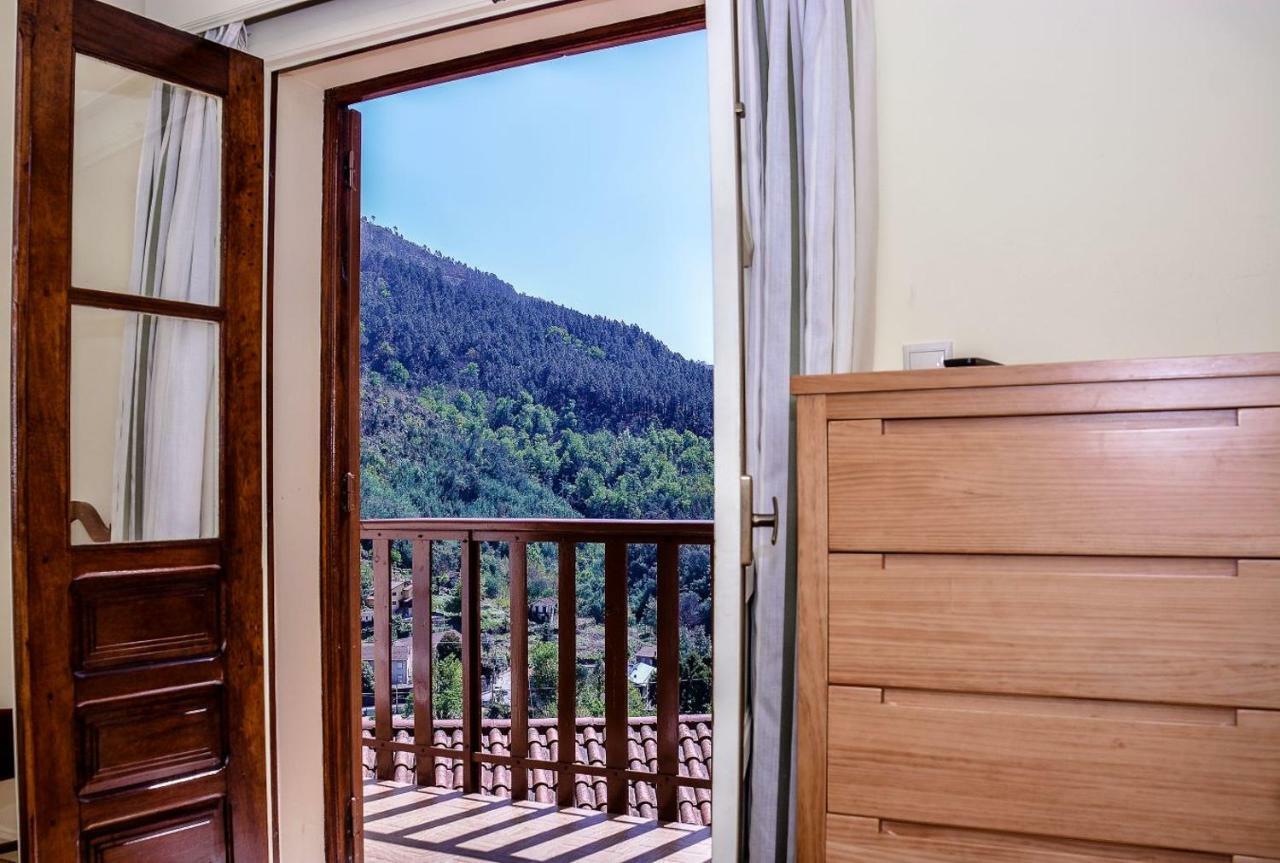 Adelaide Hotel Geres Bagian luar foto
